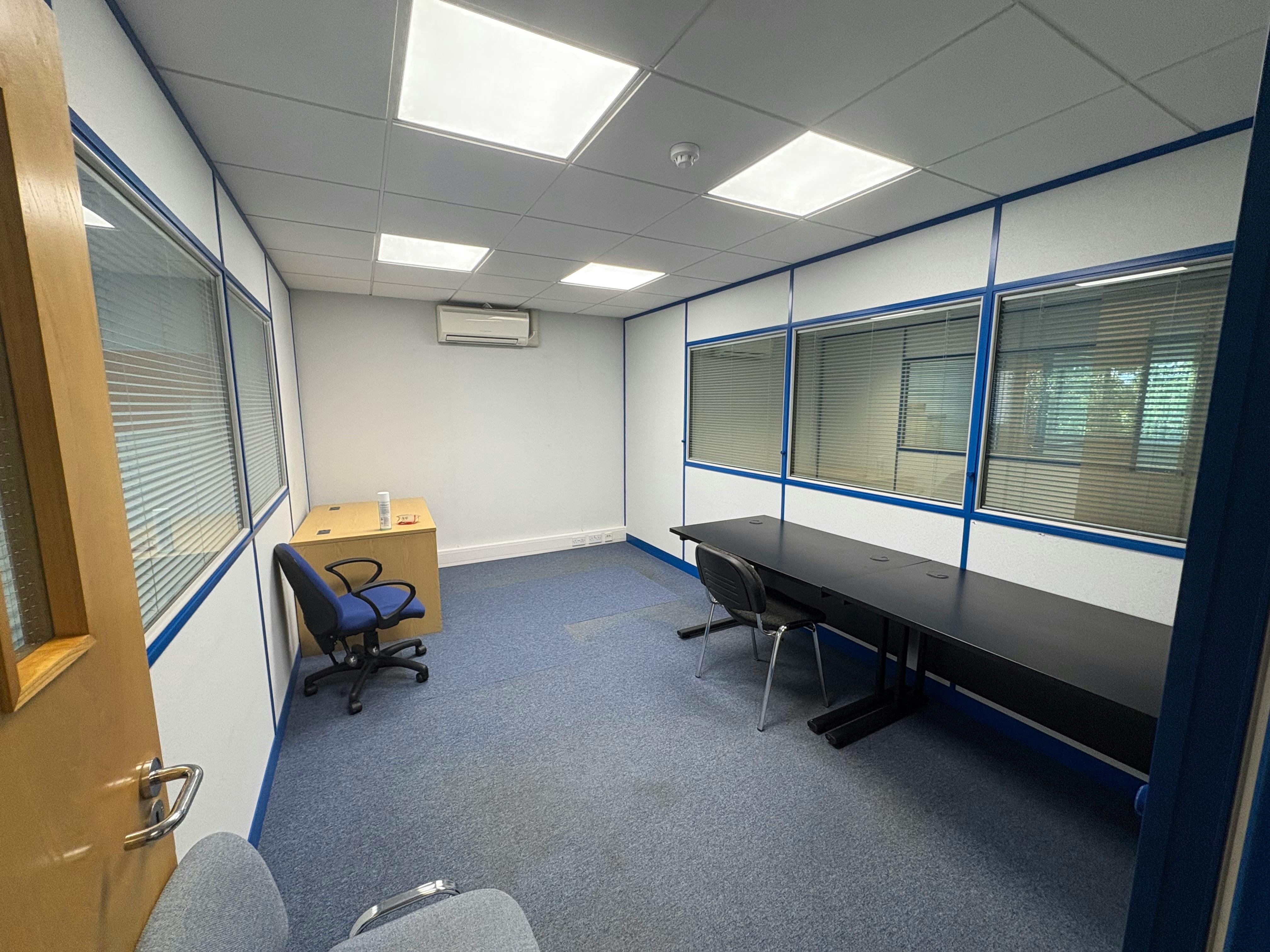 Retail/Shop in Southampton - photo 3