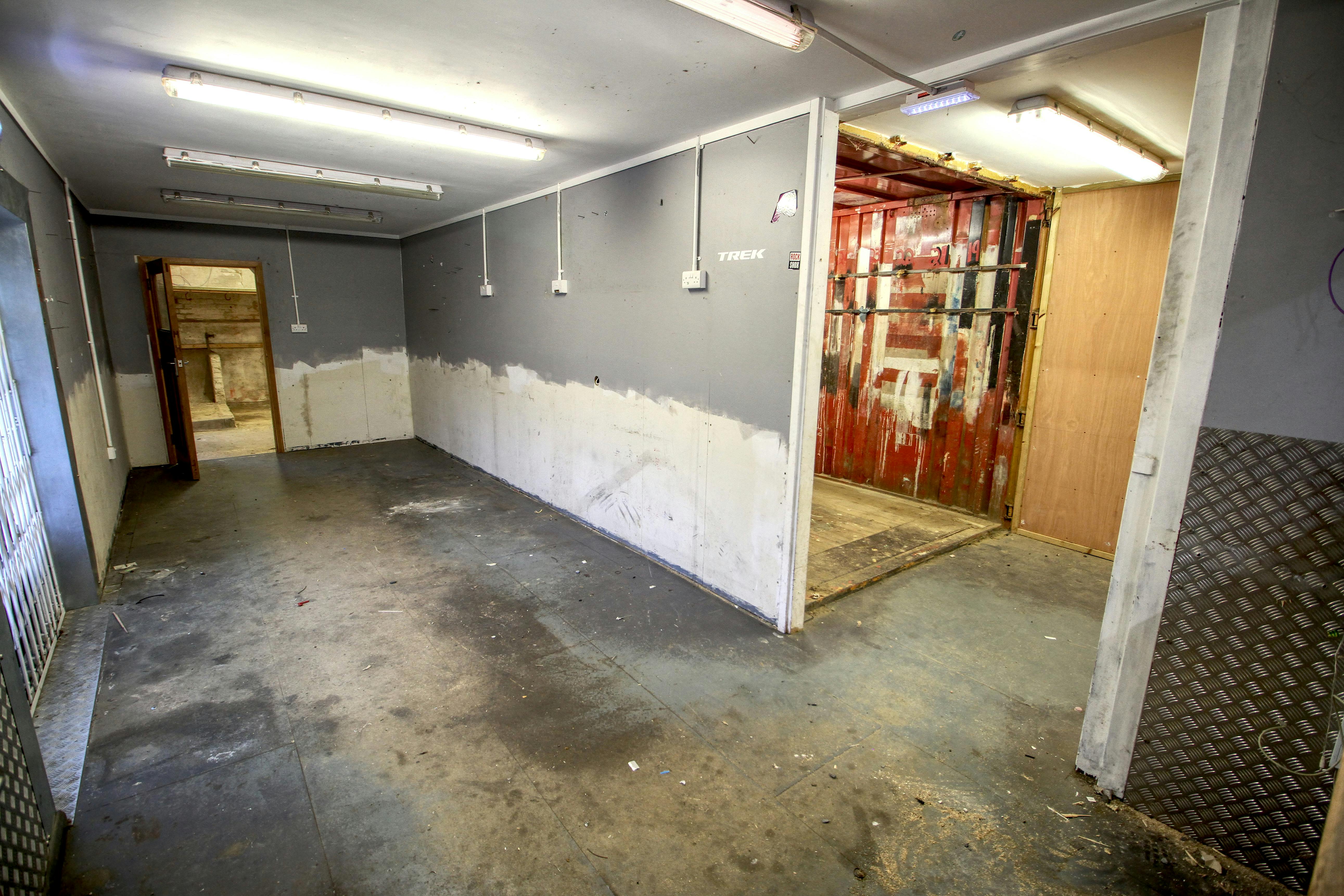 Units A-E Saint Hill Business Park, East Grinstead, Industrial To Let - Internal 3.jpg