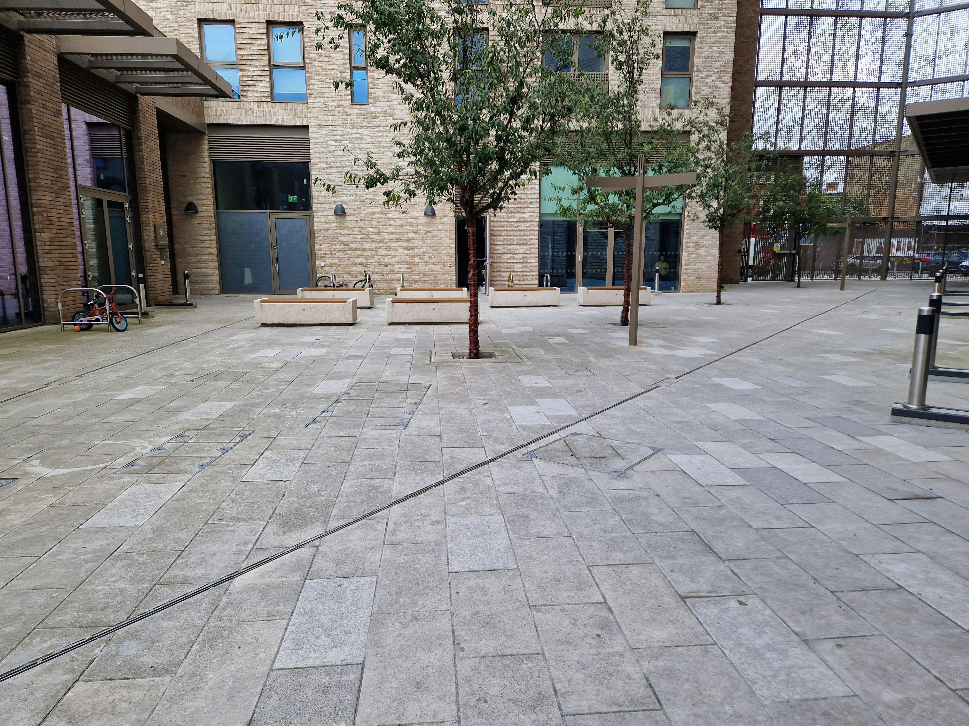 Retail/Shop in London - photo 4