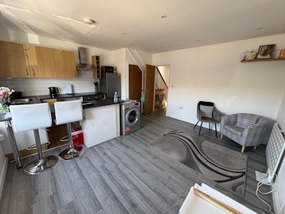 206 High Road, Benfleet, Residential Flat / Retail For Sale - IMG20250925WA0028.jpg