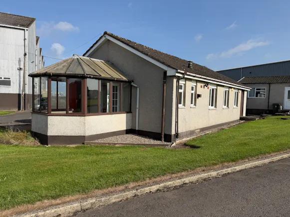 Unit 96, Perth Airfield, Perth, Offices To Let - IMG_7239.JPG