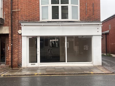 8 Broad Street, Wokingham, Class E Retail / Leisure / Retail / High Street Retail / Retail - In Town Lease Assignment - IMG_8162.JPG
