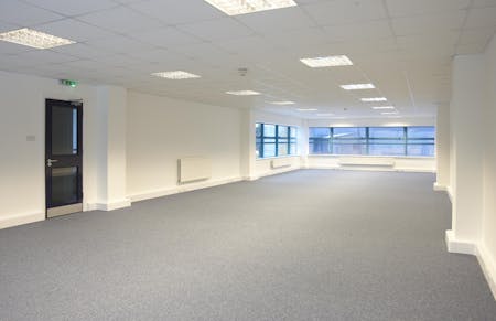 9 Southwood Business Park, Armstrong Mall, Farnborough, Industrial / Warehouse To Let - Offices