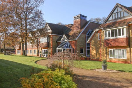 First Floor Office Premises, Oak House, Godalming, Office / Serviced Office To Let - OUTSIDE_BUILDING_11920wezgifcomwebptojpgconverter.jpg