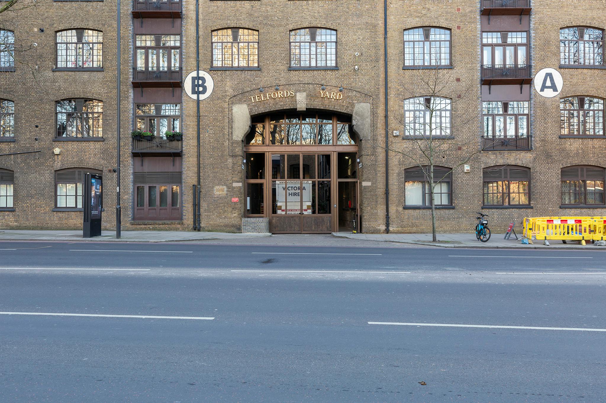 Office in London - photo 4