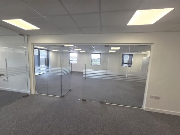 Airbourne Industrial Estate, Leigh-On-Sea, Office To Let - IMG20250613WA0025.jpg