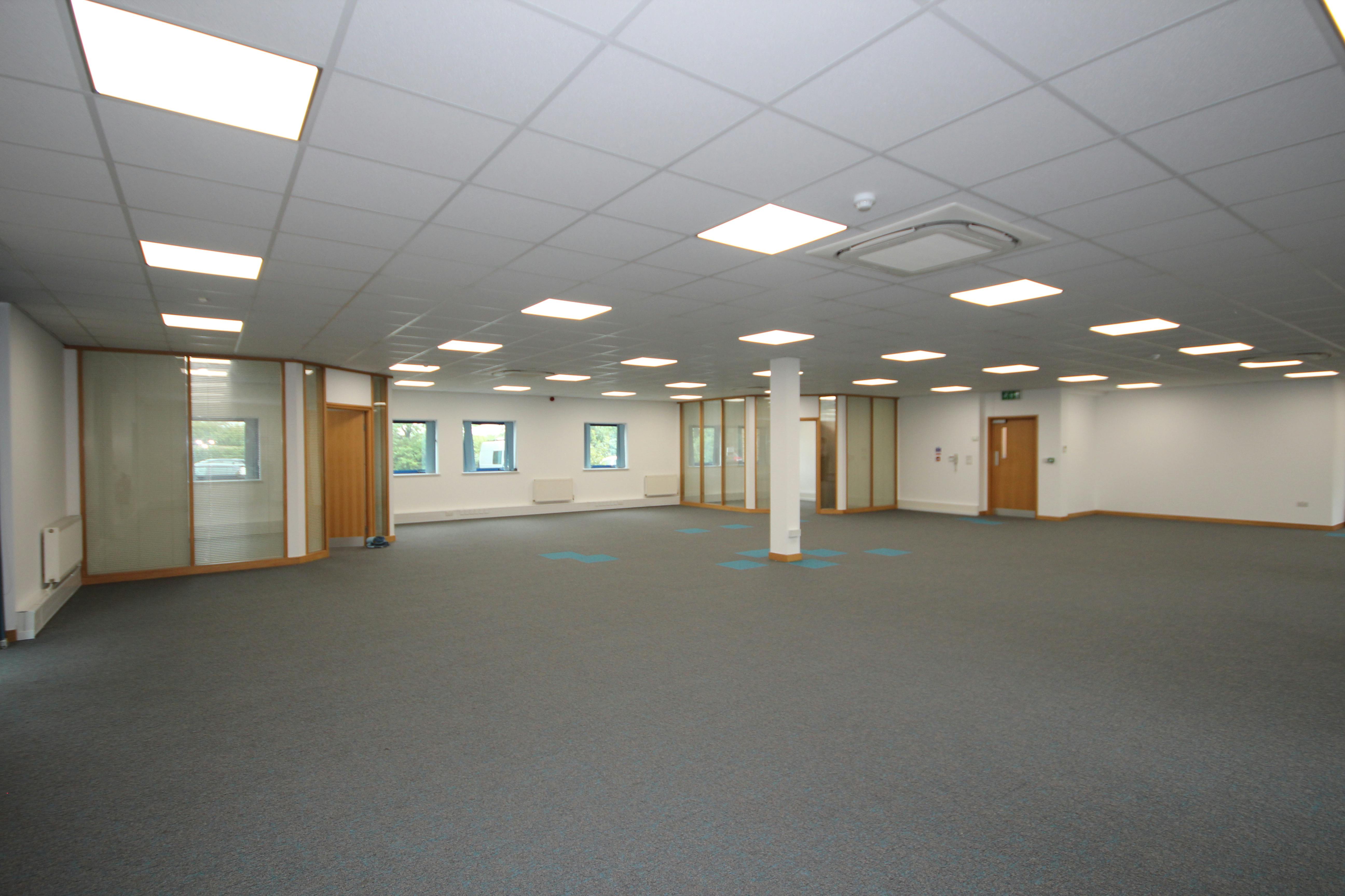 Office in Halesowen - photo 4