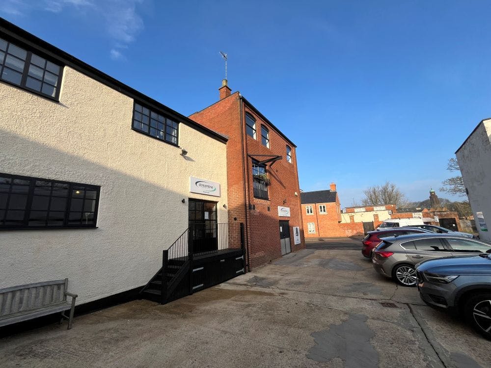 Rear Office 18-19 South Bar, Banbury, Office To Let - image00019.jpg