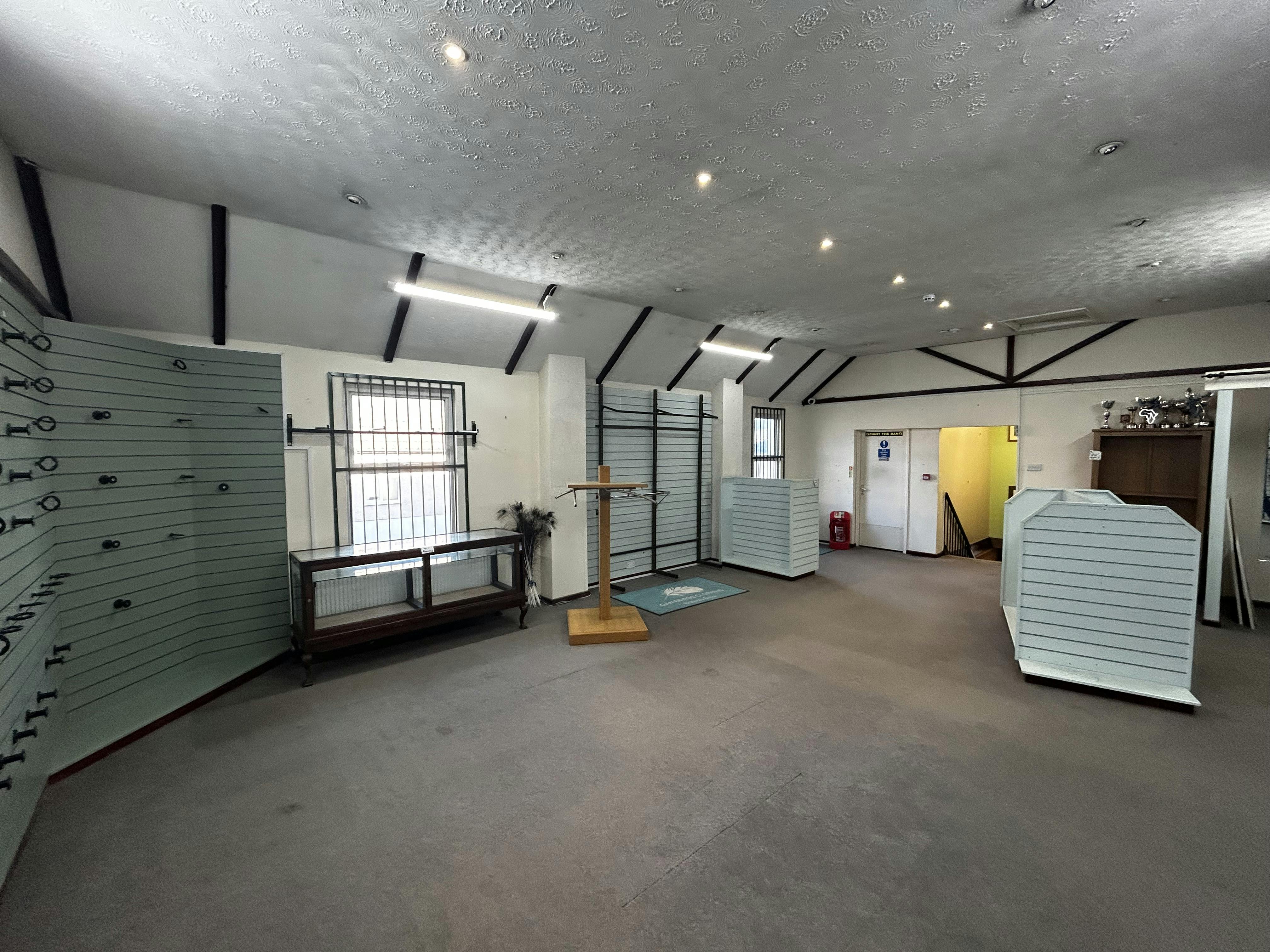 135 Victoria Road, Swindon, Retail For Sale - IMG_7101.jpg