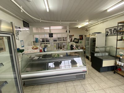 64 The Borough, Salisbury, Retail - In Town To Let - IMG_3211.jpg