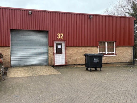Unit 32, Longshot Industrial Estate, Bracknell, Industrial To Let - 32 external.jpg