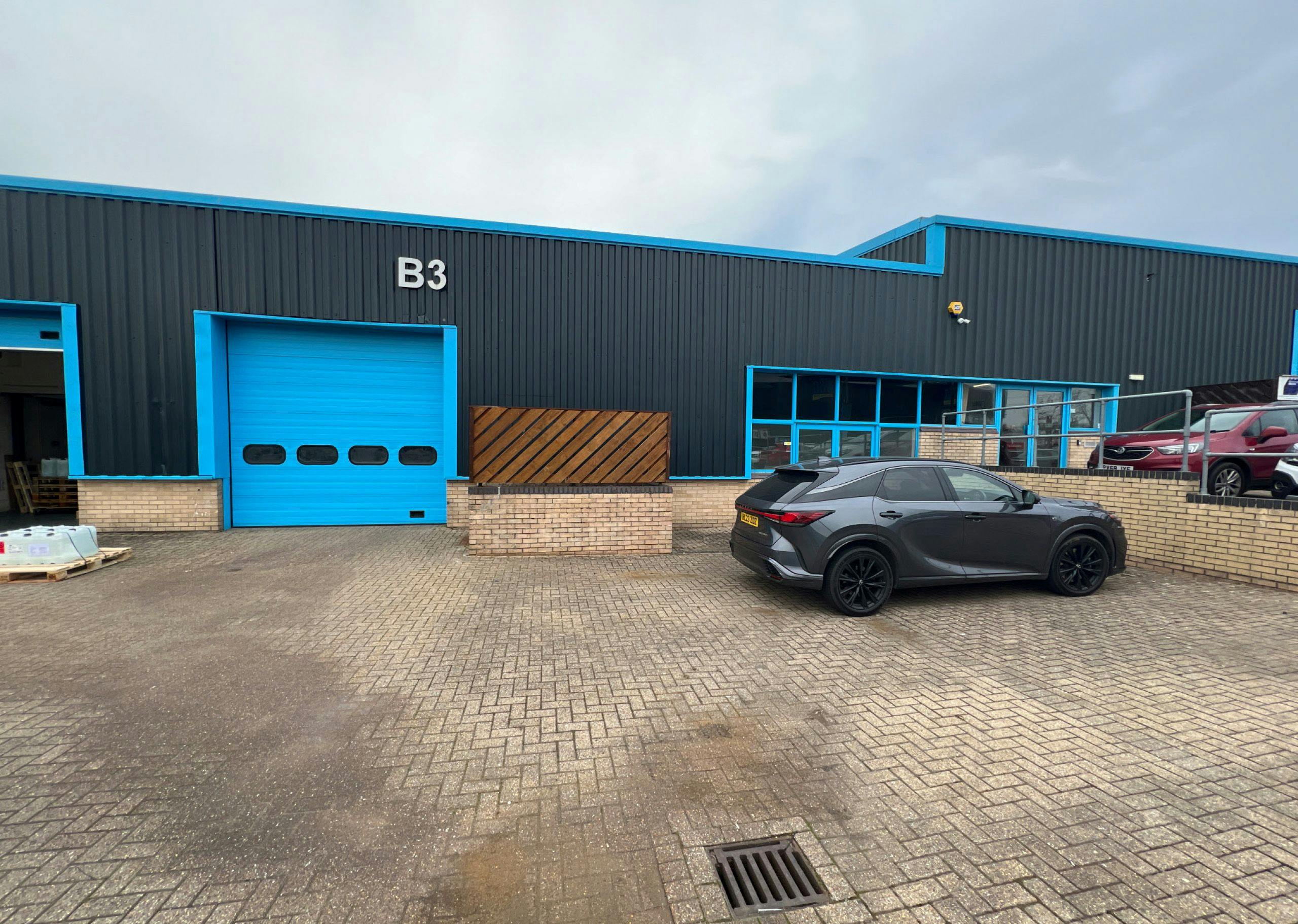 Industrial Unit in Waterlooville - photo 2