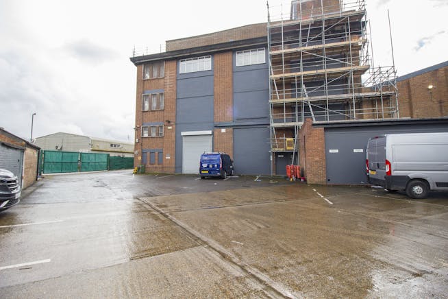 Bay F, Neasden Studios, Willesden, Industrial / Warehouse To Let - 1.JPG