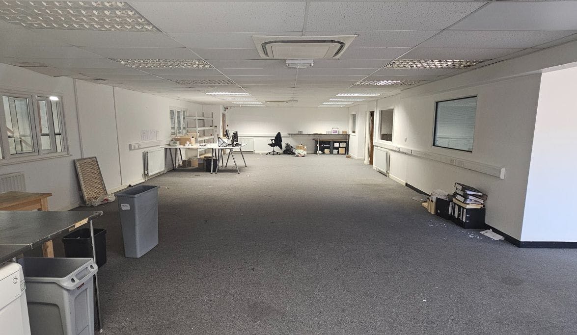 Industrial Unit in London - photo 2