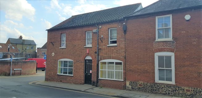 13 Earls Street, Thetford, Investment / Office / Retail For Sale - front picture.jpg