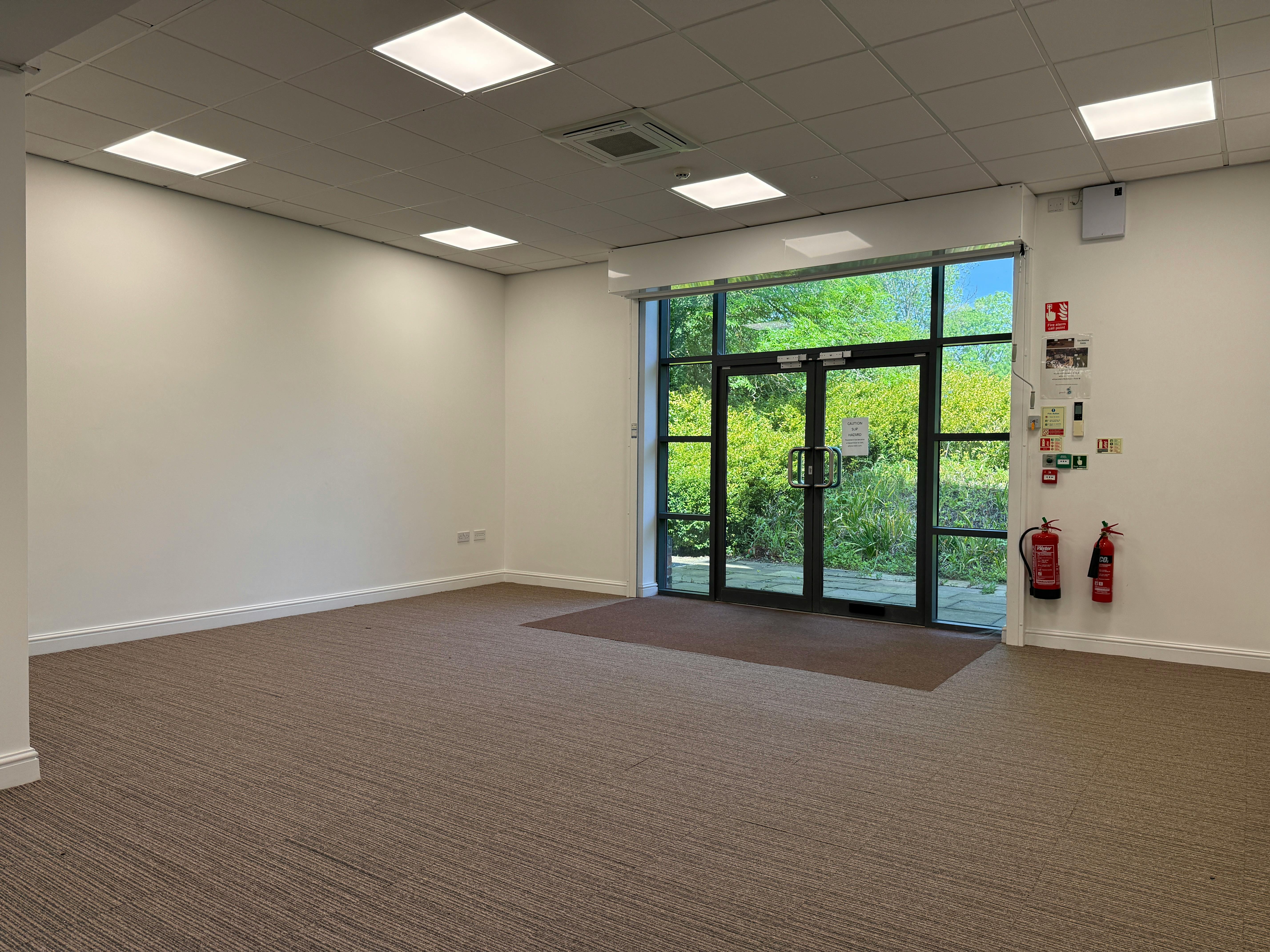 Nicholson House, Elmete Hall, Leeds, Office To Let - IMG_7192.JPG