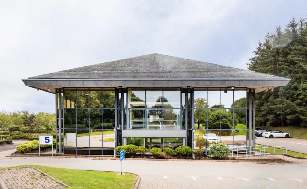 Redwood House, 5 Redwood Crescent - External.2.jpg