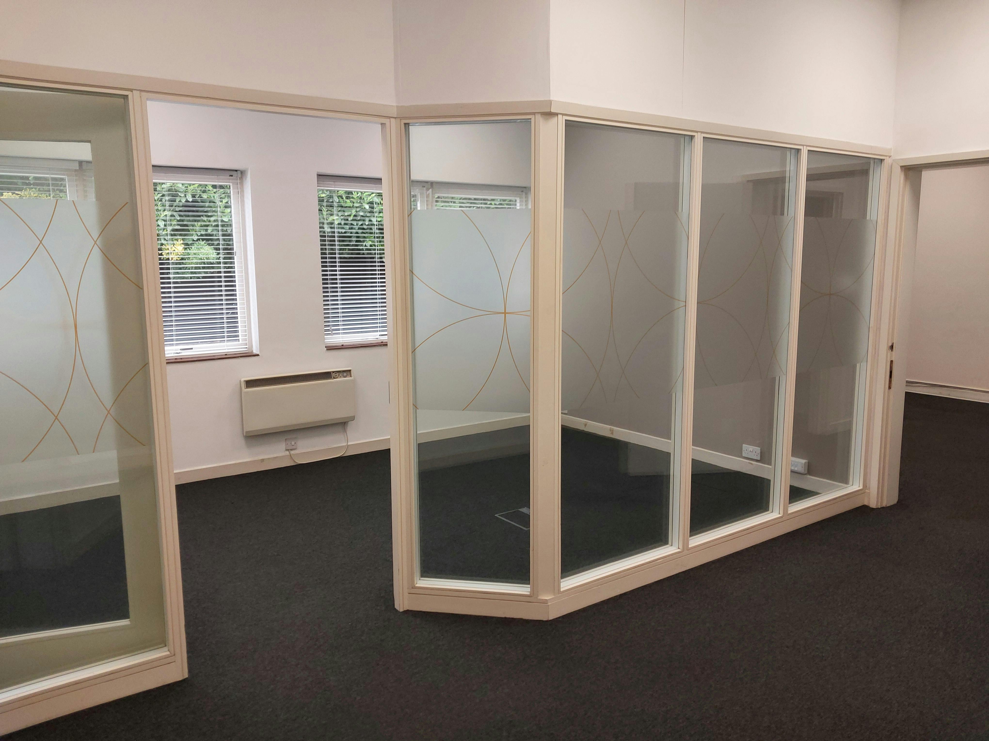 59B High Street, Ascot, Offices To Let - 20260518_163413.jpg
