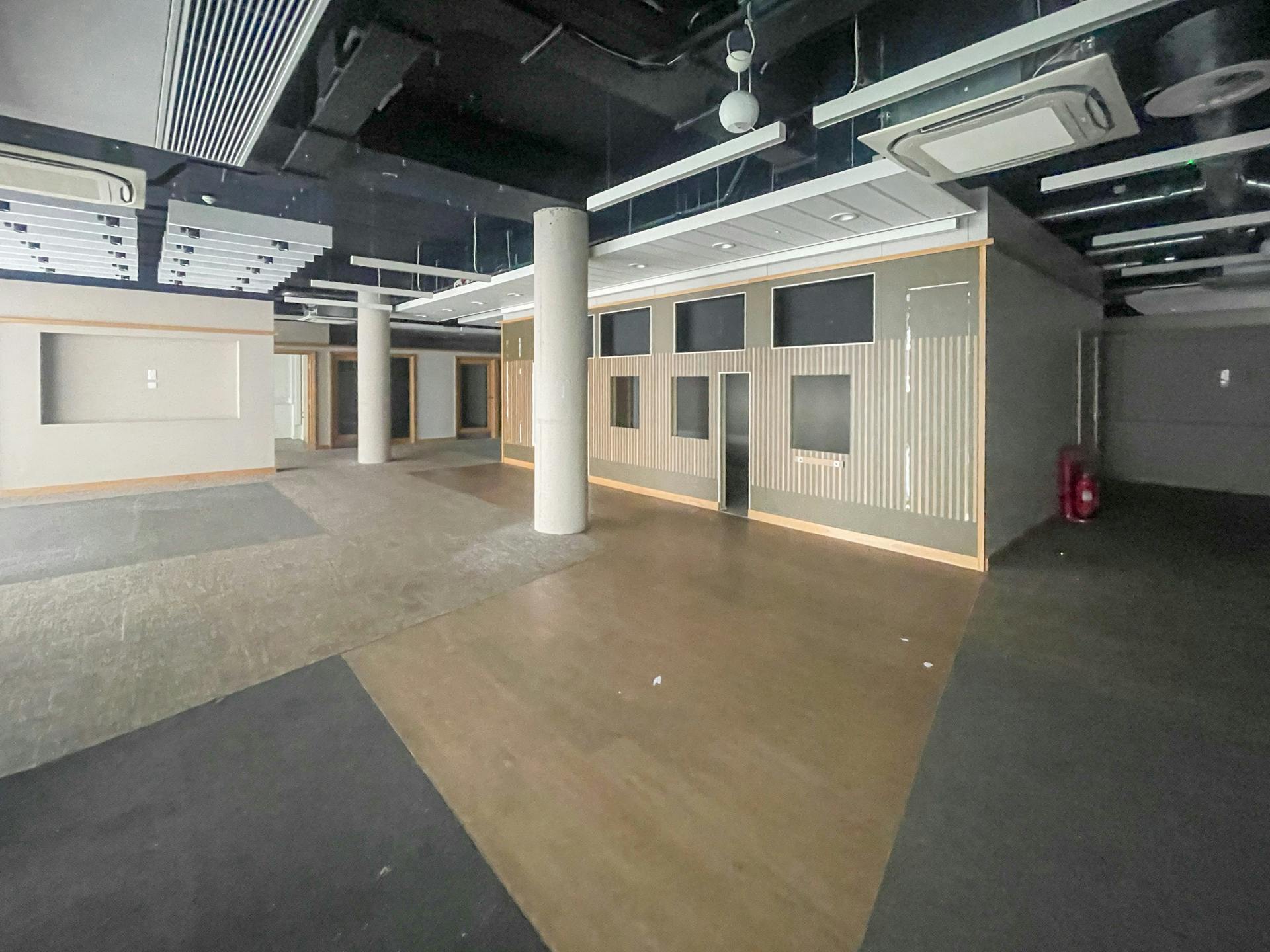 Retail/Shop in Farnborough - photo 3