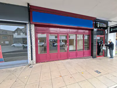 23 Canute Place, Knutsford, Retail To Let - 20260918_101035.jpg