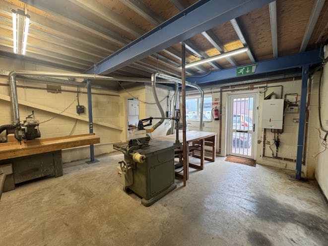 Unit 40, Leatherhead, Warehouse & Industrial To Let - IMG_6291.jpg