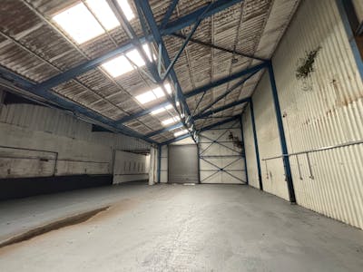 Unit E, Pantglas Industrial Estate, Caerphilly, Industrial To Let - IMG_7158.jpeg