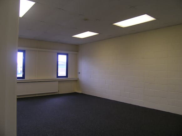 Warwick House, Harlow, Offices To Let - P2150024.JPG