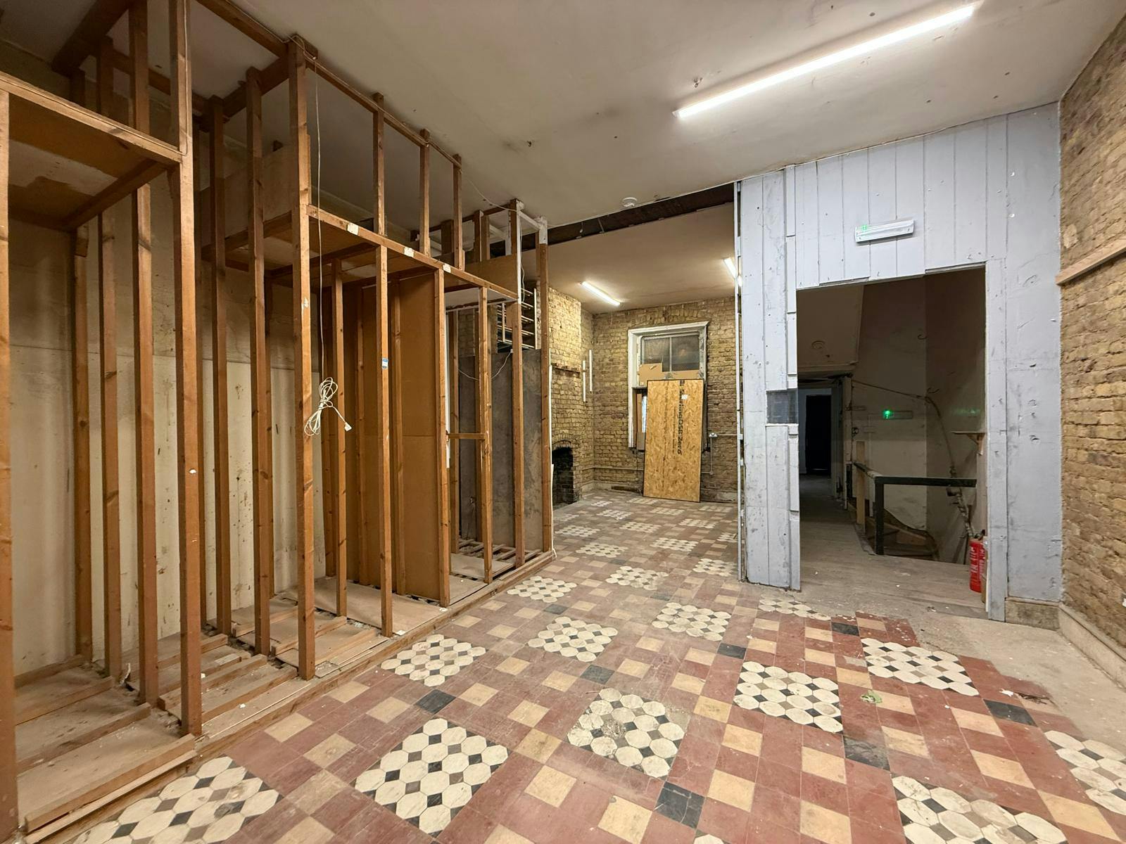 Retail/Shop in Stoke Newington - photo 4