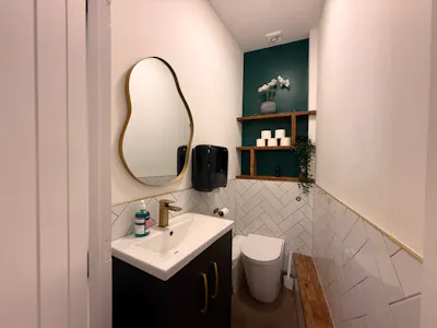 146 Battersea High Street, London, Leisure Lease Assignment - WhatsApp Image 2026-07-16 at 17.48.03.jpeg