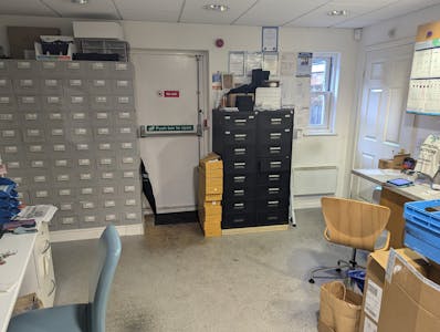 103 High Street, Rickmansworth, Retail To Let - PXL_20260217_084658359.jpg