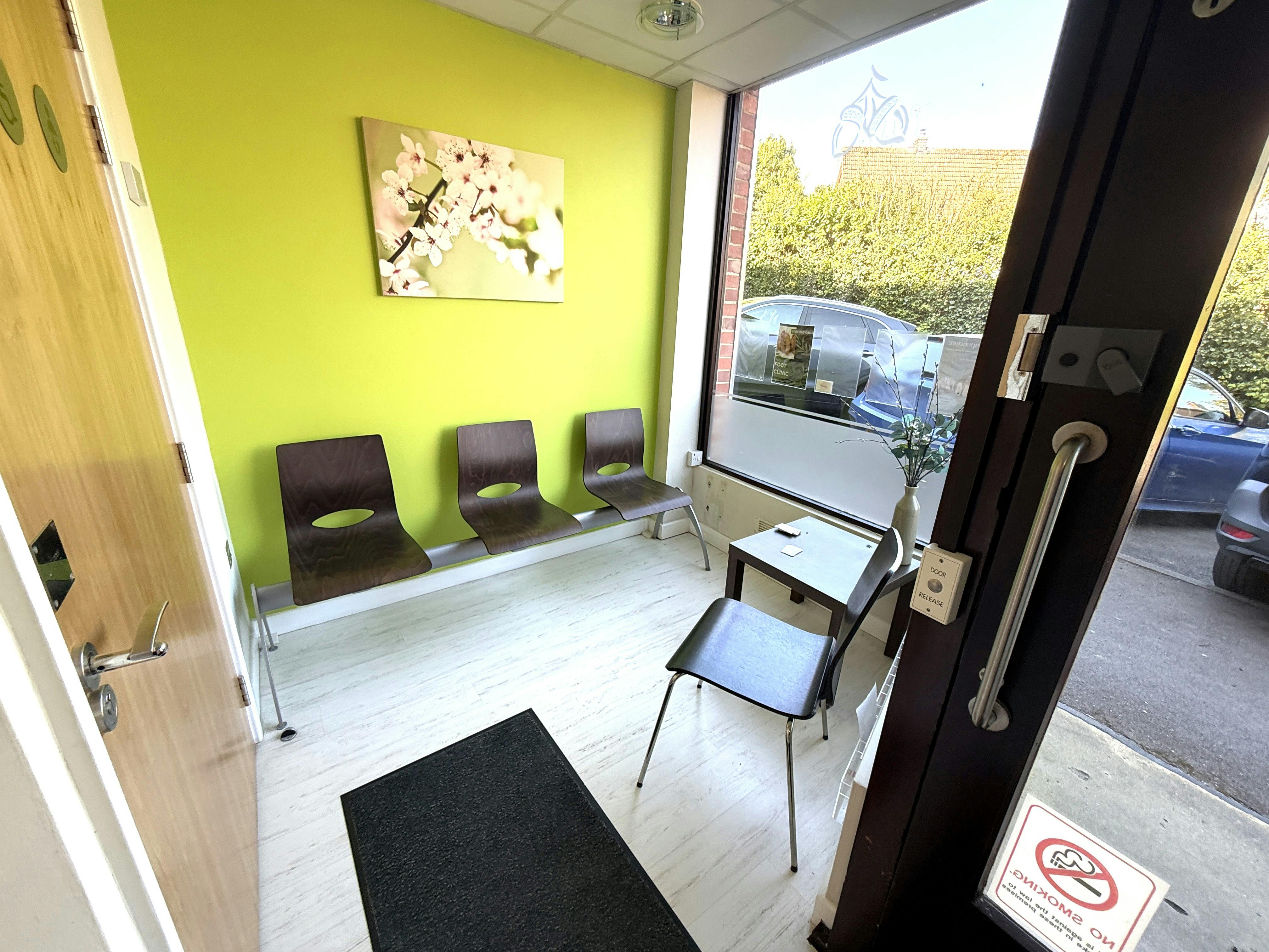 66 Maypole Road, Nr East Grinstead, Retail To Let - IMG_3619.JPG