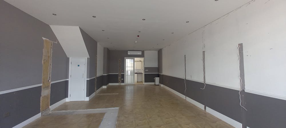 403 Upper Richmond Road West, London, Retail To Let - 20250710_143235.jpg