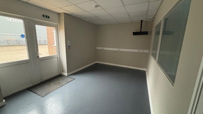 Archersfield, Basildon, Industrial / Office To Let / For Sale - WhatsApp Image 2025-02-18 at 14.04.16_3ee72477.jpg