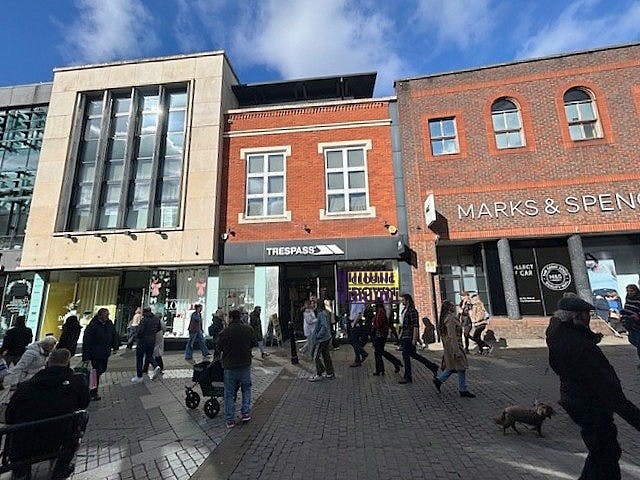 126 Peascod Street, Windsor, Retail To Let - Ext iii.jpg