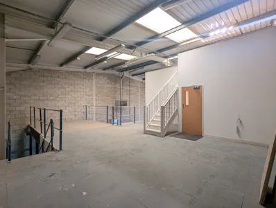 Unit 12, Chesham, Industrial To Let - PXL_20260619_134345964.jpg