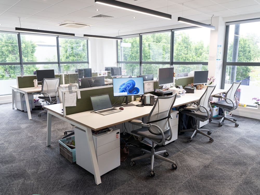 4-7 Teal Court, Anglo Office Park, Amersham, E (Commercial / Business / Service) / Investment / Office For Sale - DSC04144.jpg