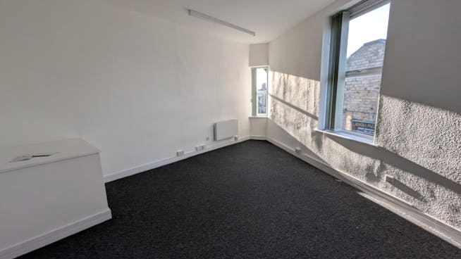 Office Suites - High Street House, 2 High Street, Leeds, Offices To Let - PXL_20251211_125720031.jpg