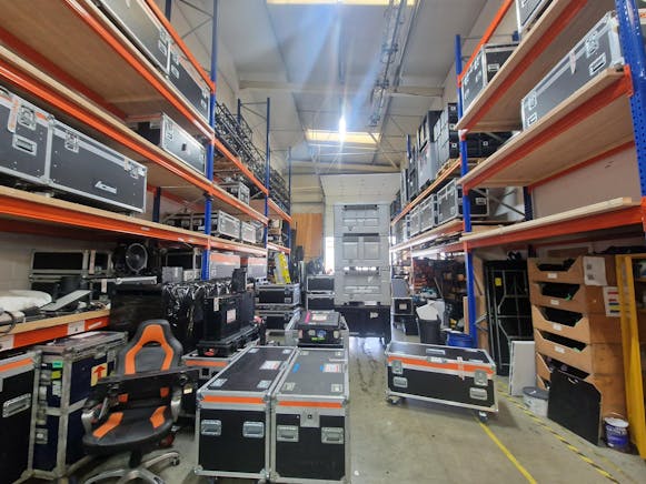 Unit 4 The io Centre, Basingstoke, Industrial To Let - 20251210_095745.jpg