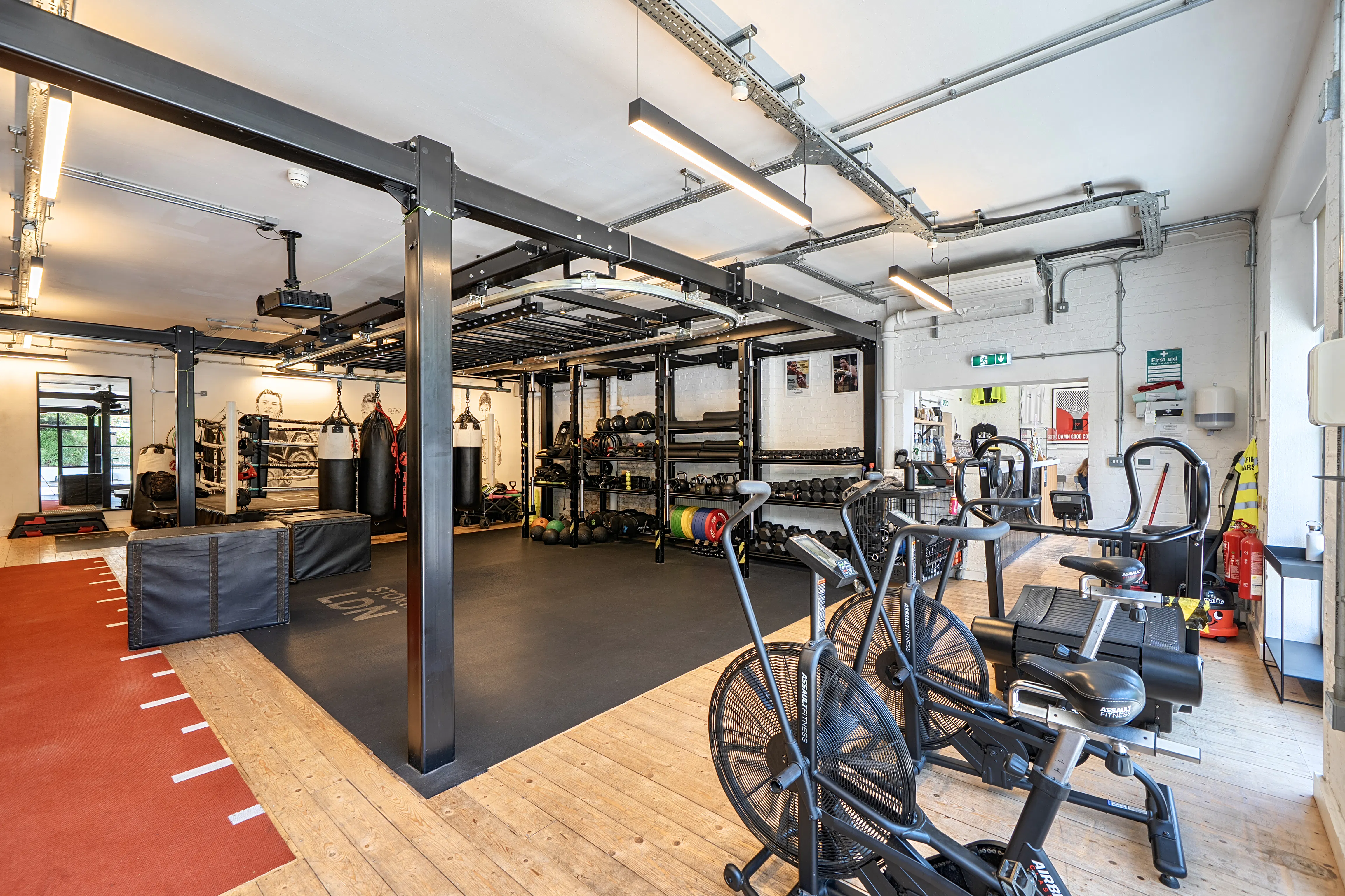 Queens Studios - 1476866-2-6a294a9bf0bfe.jpg