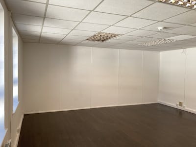 Suite 8, 2nd Floor, Brighton, Office To Let - IMG_9666.JPG