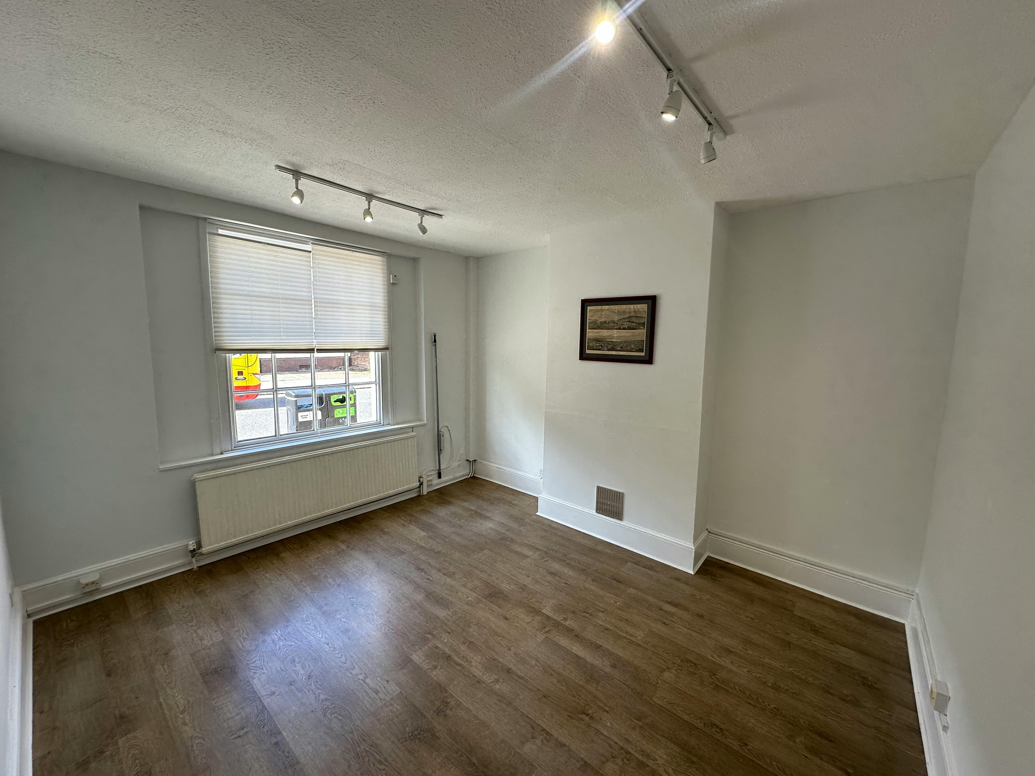89 High Street, Thame, Office To Let - 1.jpeg