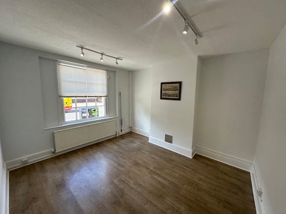 89 High Street, Thame, Office To Let - 1.jpeg