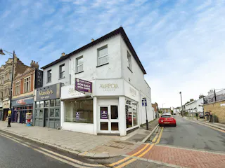 35 Broadway, Leigh-on-Sea, Mixed Use / Retail For Sale - 3dec562d-WhatsApp 20Image 202026-06-02 20at 2015.24.53 20 281 29.jpeg