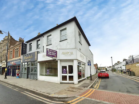 35 Broadway, Leigh-on-Sea, Mixed Use / Retail For Sale - 3dec562d-WhatsApp 20Image 202026-06-02 20at 2015.24.53 20 281 29.jpeg