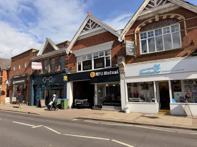 5 High Street, Cobham, Office / Retail To Let - 5 HIGH ST COBHAM FRONT.jpg