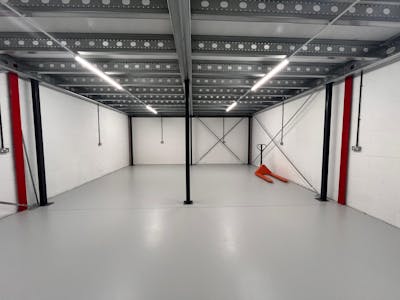 Unit 2 Lodge Yard, Aylesbury, Industrial To Let - 9.jpeg