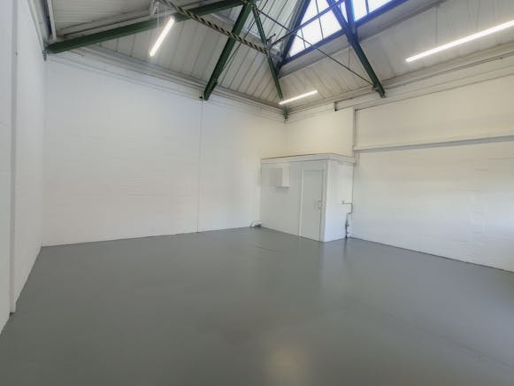 Unit 13, Maple Industrial Estate, Feltham, Industrial / Warehouse To Let - 3.jpg