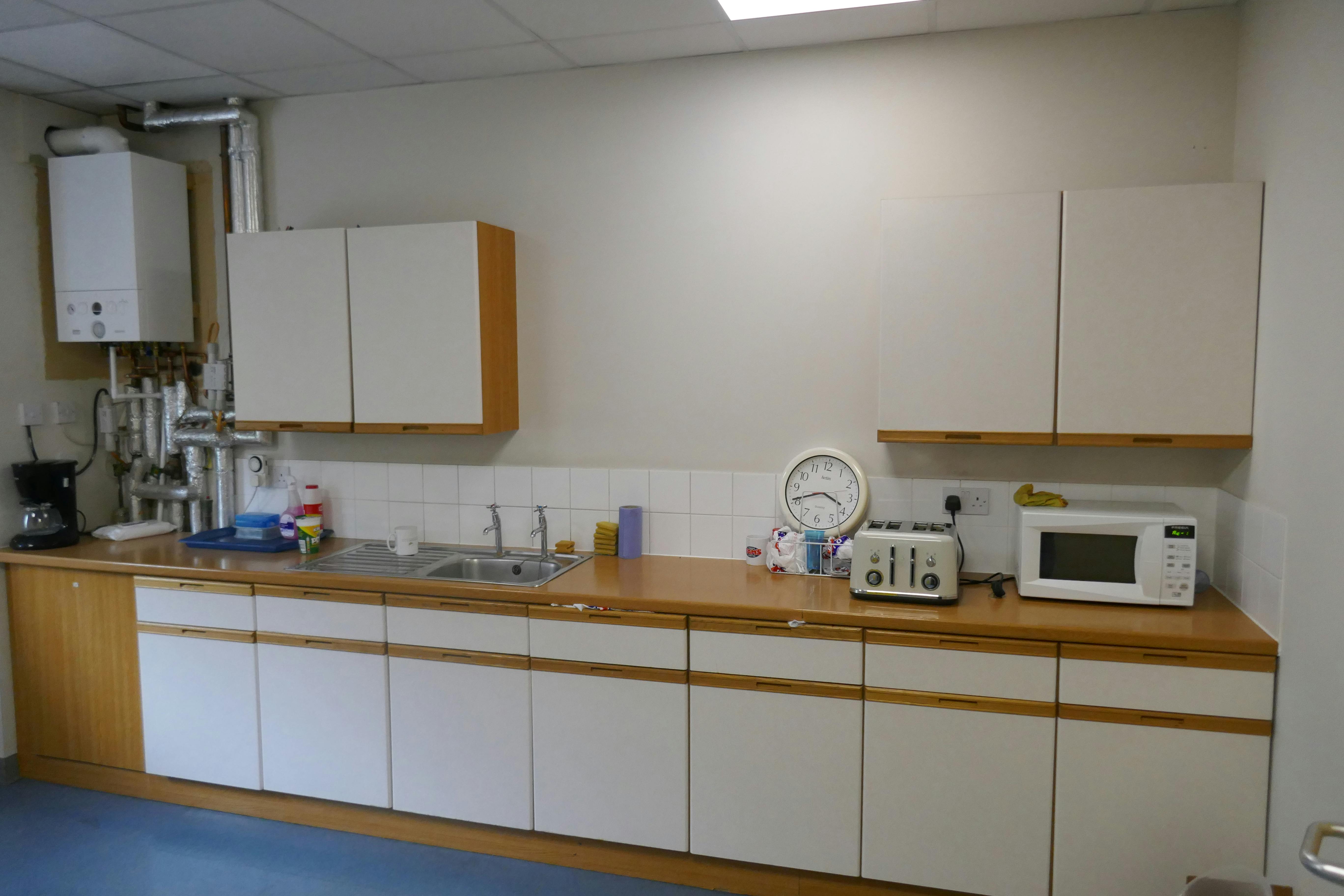 Lyden House, Harlow, Industrial To Let - P1060114.JPG