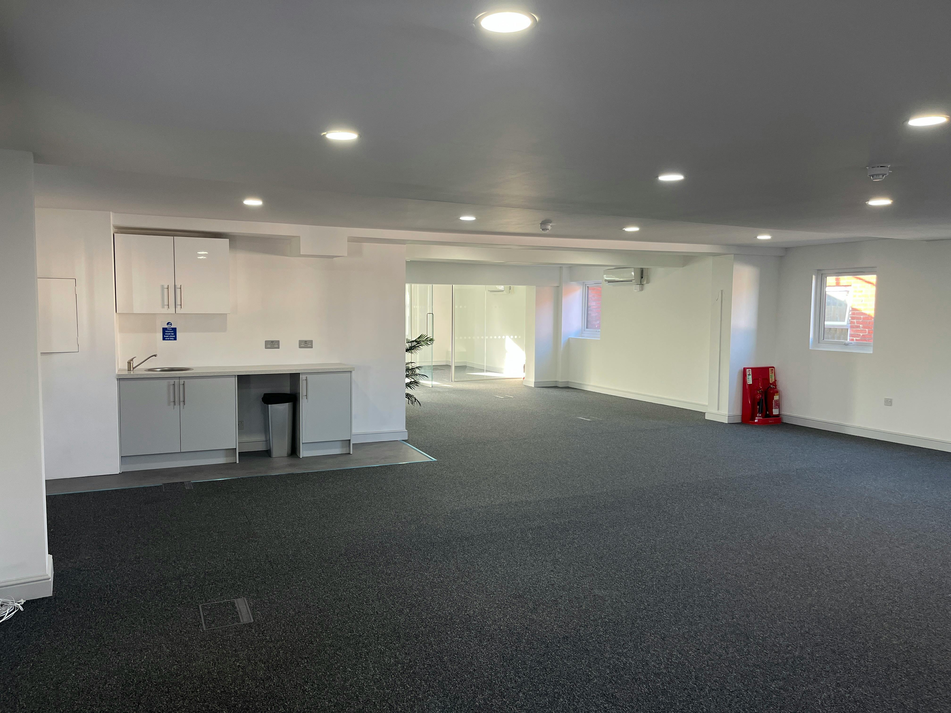 Second Floor Offices, 79-81 High Street, Marlow, Offices To Let - 20251104_133413247_iOS.jpg