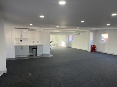 Second Floor Offices, 79-81 High Street, Marlow, E (Commercial / Business / Service) / Office To Let - 20251104_133413247_iOS.jpg